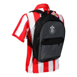 MOCHILA GRIS Y NEGRO ESCUDO MONOCROMÁTICO CHIVAS